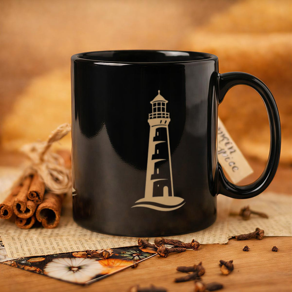 Schwarzer Keramikbecher mit Leuchtturm-Motiv – 340 ml