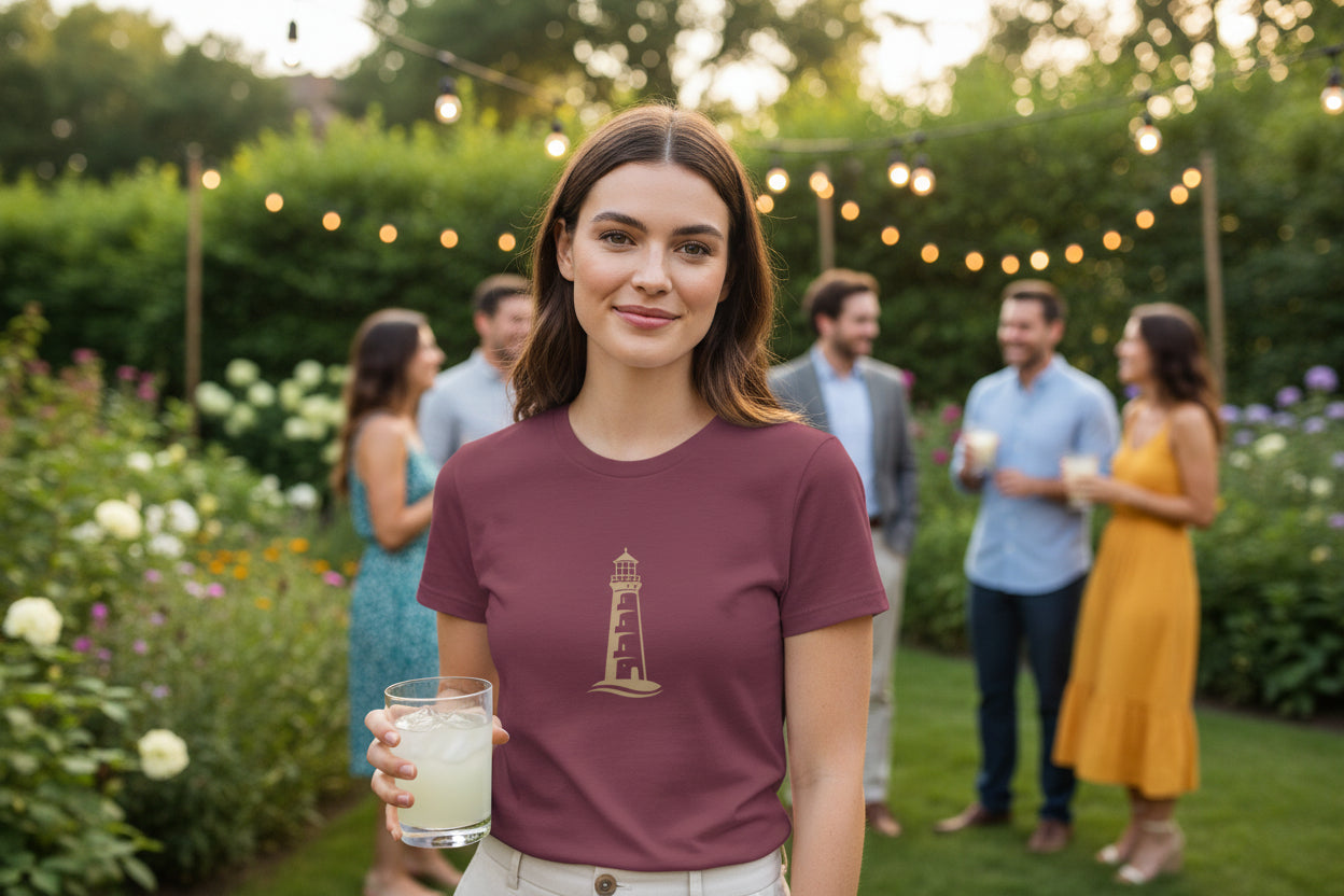 Leuchtturm T-Shirt Damen in Weiß – Detailansicht des minimalistischen Designs