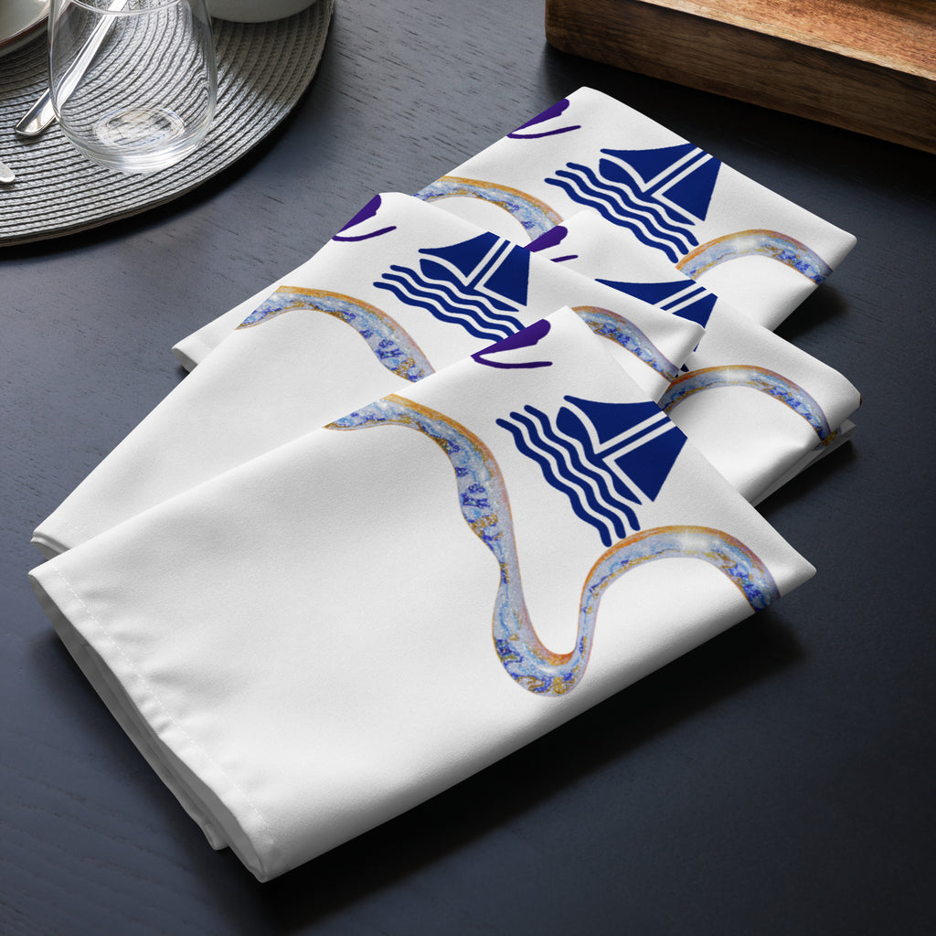 Maritime Stoffservietten in Blau-Weiß auf gedecktem Tisch